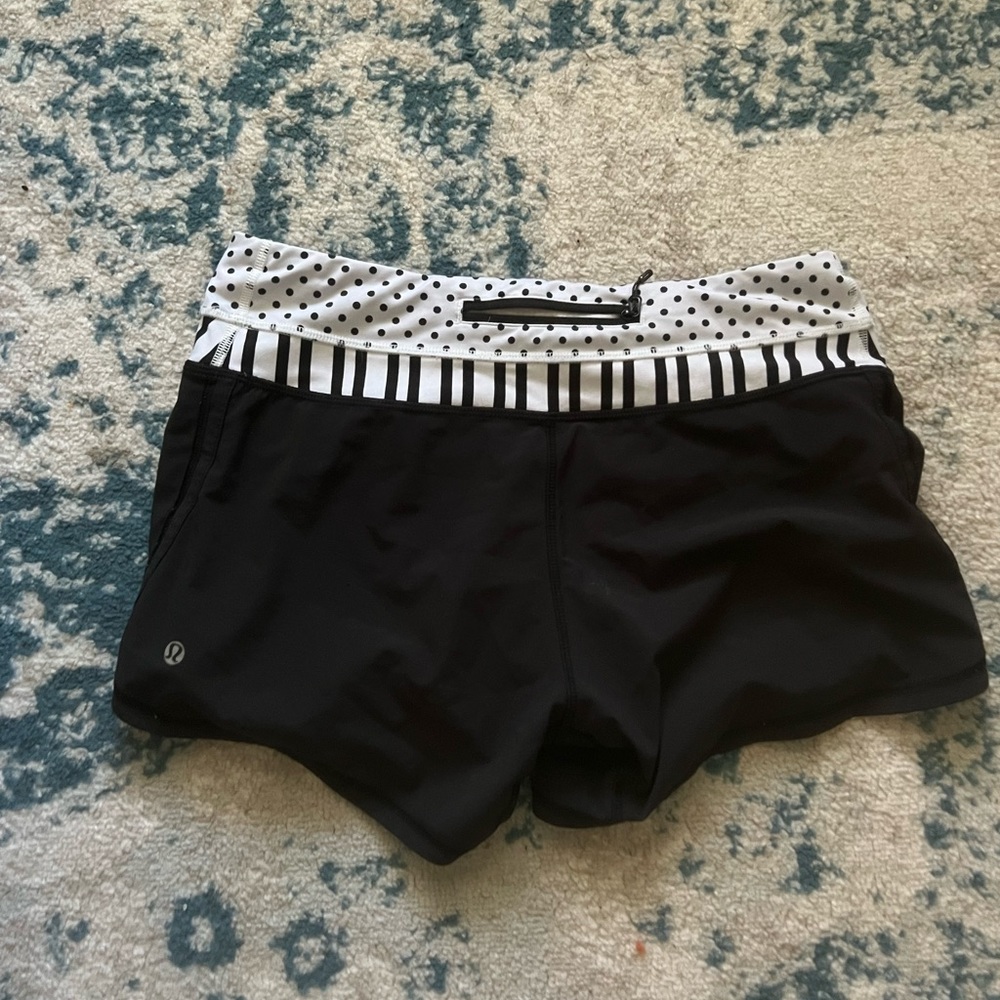 Black Lululemon Shorts 4 in